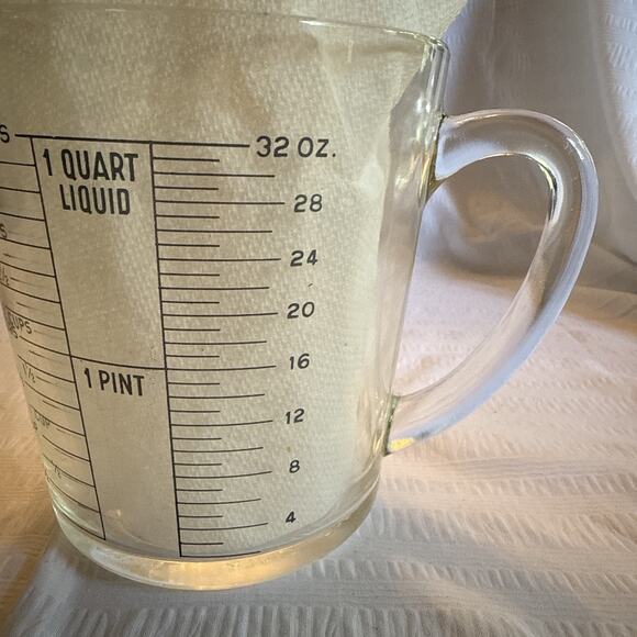 Vintage 4–Cup Fire King Measuring Cup with Blue Lettering #499 - Picture 14 of 14